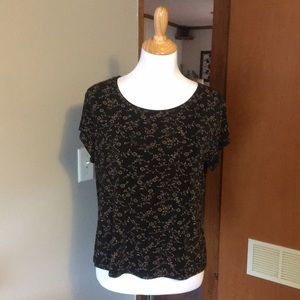 Short sleeve blouse, can tuck or wear over waist